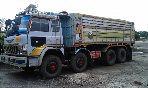 ขายรถ12ล้อดั๊มเครื่อง300กว่าแรงพร้อมใช้งาน