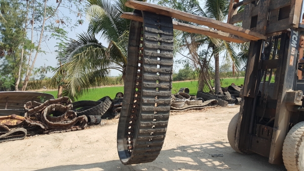 หายากกว่าทองคำ ก็คือแทรคยางเพรทนี้!!ฟันแหลม /ฟันหมา* ขนาด 420 *54(ข้อ)*100 /420*100*54(ข้อ) มีเพียง1เส้น