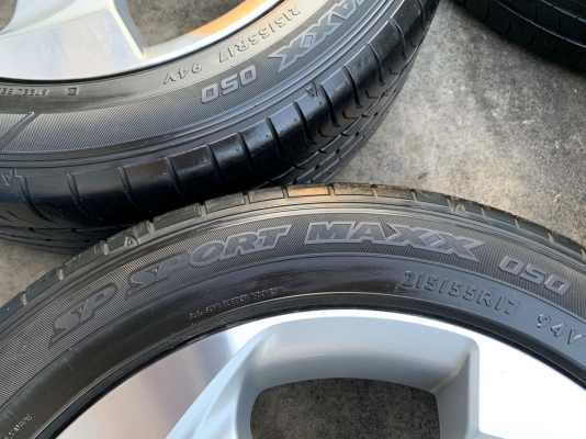 ล้อแม็ก Honda HRV ขอบ 17 สีบอร์นเงิน พร้อมยาง 215-55-17 Dunlop ปลายปี 15