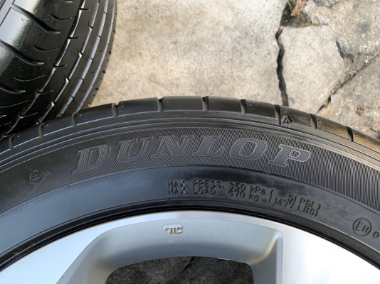ล้อแม็ก Honda HRV ขอบ 17 สีบอร์นเงิน พร้อมยาง 215-55-17 Dunlop ปลายปี 15