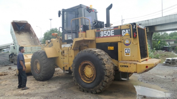 รถตักล้อยาง CAT 950E ตู้เก๋ง แอร์หนาว เครื่องดี พร้อมใช้ เอกสารเล่มทะเบียน รถตักล้อยาง CAT 950E ตู้เก๋ง แอร์หนาว เครื่องดี พร้อมใช้ เอกสารเล่มทะเบียน