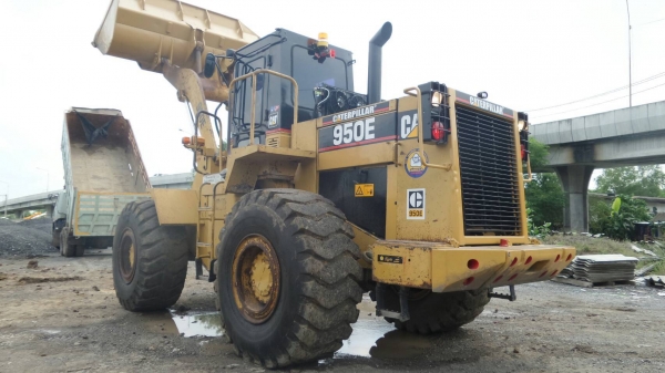 รถตักล้อยาง CAT 950E ตู้เก๋ง แอร์หนาว เครื่องดี พร้อมใช้ เอกสารเล่มทะเบียน รถตักล้อยาง CAT 950E ตู้เก๋ง แอร์หนาว เครื่องดี พร้อมใช้ เอกสารเล่มทะเบียน