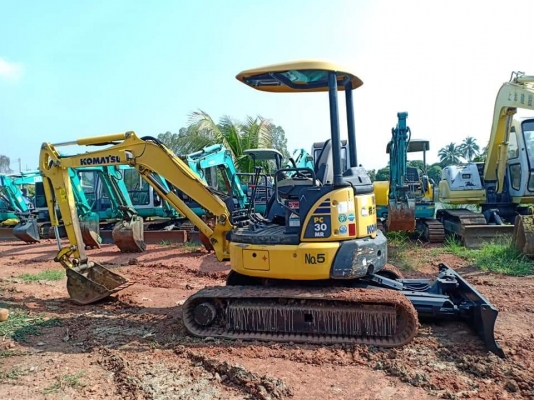 ขาย KOMATSU PC30MR-3. เก่านอกแท้  เดิมๆๆ  ผานสไลด์ได้  พร้อมใช้  โทร 089-3818694 จ๊อย