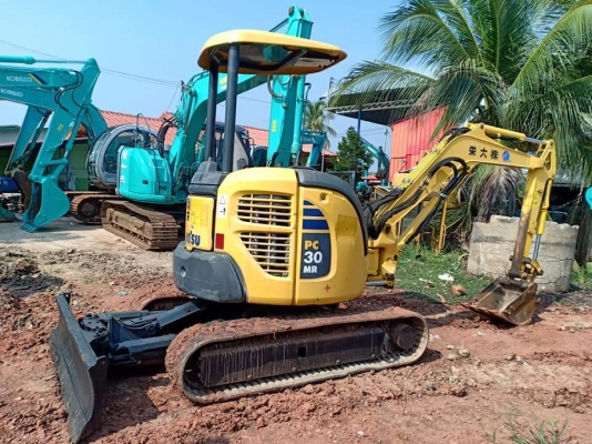 ขาย KOMATSU PC30MR-3. เก่านอกแท้  เดิมๆๆ  ผานสไลด์ได้  พร้อมใช้  โทร 089-3818694 จ๊อย