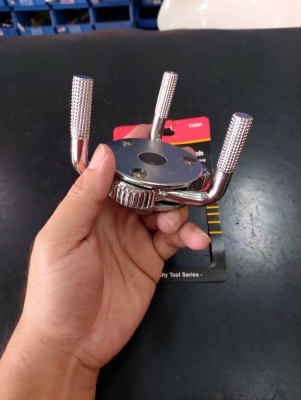 ตัวถอดกรองน้ำมันเครื่อง ถอดกรอง ถอดไส้กรองแบบสามขา รุ่น ขากลม แบบต่อขันบล็อก ขนาด75 - 120MM ตัวถอดกรองน้ำมันเครื่อง ถอดกรอง ถอดไส้กรองแบบสามขา รุ่น ขากลม แบบต่อขันบล็อก ขนาด75 - 120MM