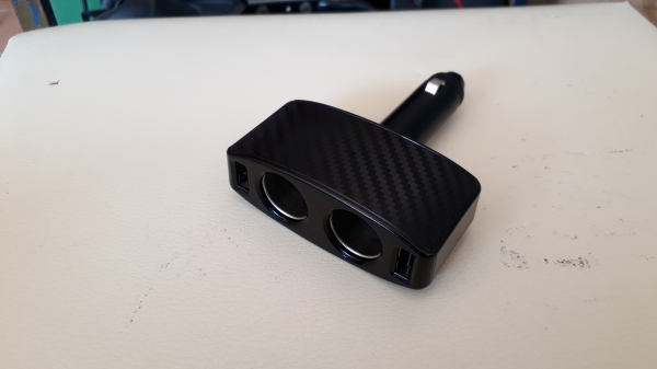 ช่องต่อแยกไฟจากที่จุดบุหรี่ แบบ2ช่อง และ USB ช่องต่อแยกไฟจากที่จุดบุหรี่ แบบ2ช่อง และ USB