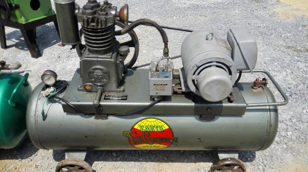 เครื่องปั้มลมไฟบ้านเข้าใหม่ 3 ตัว ไฟ 2 สาย 220V สภาพสวยพร้อมใช้ทุกตัว Puma 1/2 hp 64L Fuji2 hp 100L Fusheng 3 hp 155L