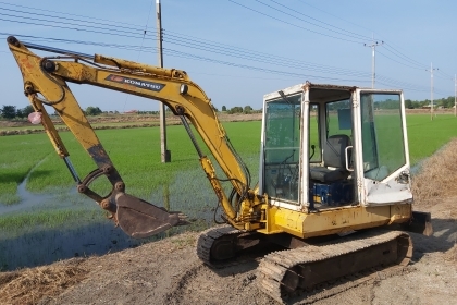 ขาย!! &gt;&gt;&gt; Komatsu Pc40 รุ่น 6 ทนทาน รถสวย หัวเก๋ง &lt;&lt;&lt; เบอร์ติดต่อ 098-7155789 086-4631102