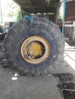 กระทะล้อพร้อมยางขอบ25" 4เส้นของรถตัก CAT กระทะล้อพร้อมยางขอบ25" 4เส้นของรถตัก CAT