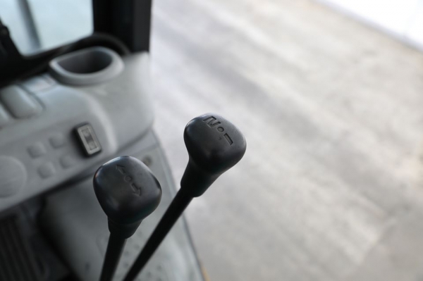 KOMATSU FG15LC-18 ขนาดยก 1.5ตัน งาหุบ-ถ่าง เสาสูง3เมตร เครื่องเบนซิน