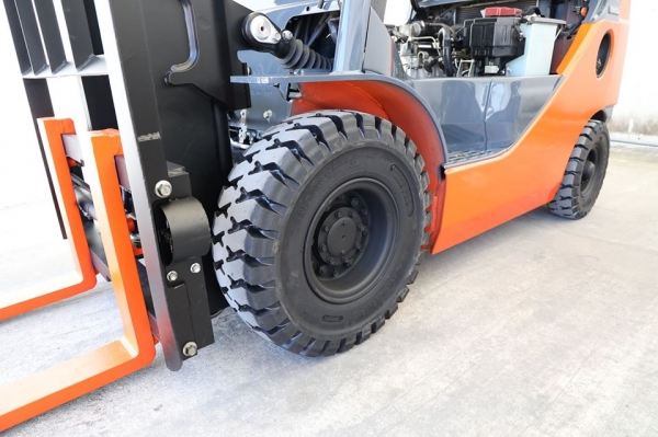 Toyota 8FG18 ยก1.8ตัน เสาสูง3เมตร งาสไลด์หุบ-ถ่าง เครื่องยนต์เบนซิล