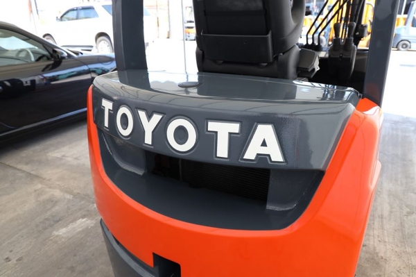 Toyota 8FG18 ยก1.8ตัน เสาสูง3เมตร งาสไลด์หุบ-ถ่าง เครื่องยนต์เบนซิล