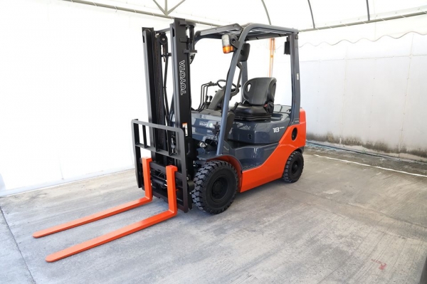 Toyota 8FG18 ยก1.8ตัน เสาสูง3เมตร งาสไลด์หุบ-ถ่าง เครื่องยนต์เบนซิล