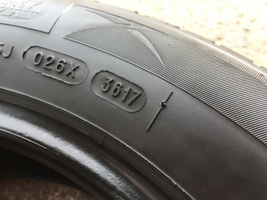 185-60-15 ปี 17 ยาง Michelin ชุด 4 เส้น 2000 ยางสวยไม่มีปะไม่บวมไม่กินข้างดอกยางเหลือเยอะเอาไปวิ่งกั 185-60-15 ปี 17 ยาง Michelin ชุด 4 เส้น 2000 ยางสวยไม่มีปะไม่บวมไม่กินข้างดอกยางเหลือเยอะเอาไปวิ่งกั