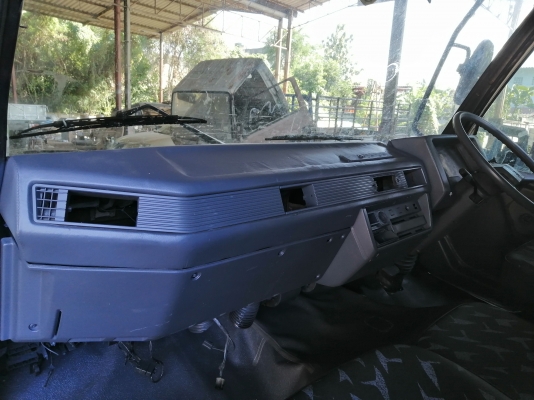 ขายหัว Mitsubishi  FN527 เฉินหลง สี ใหม่บางๆสวยๆอุปกรณ์ครบ ขาหน้า ขาหลัง กันชน ตีนเบรคทิฟฟี่ ตู้แอร์ ราคาถูก นิวัฒน์ยนต์ 086-3764064/085-5085008