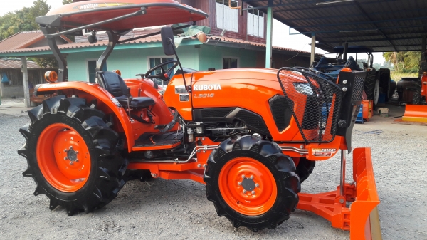 ขาย รถไถ KUBOTA L5018 DT (4WD) 2 เพลา สภาพใหม่สวย พร้อมชุดใบมีดดันหน้า และผาน6 ขาย รถไถ KUBOTA L5018 DT (4WD) 2 เพลา สภาพใหม่สวย พร้อมชุดใบมีดดันหน้า และผาน6