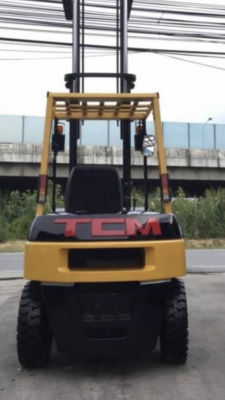 ขาย โฟรคลิฟท์ ที ซี เอ็ม   ดีเซล หนัก  2.5  ตัน เสา  4 เมตร เกียออโต้