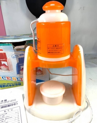 250 บ.ส่งถึงบ้านฟรี โทร 083-2000058 LINE ID: line832923 เครื่องปั่นทำน้ำแข็งใสใช้เองในครอบครัว เป็นข