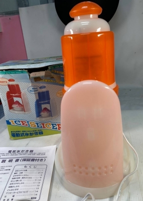 250 บ.ส่งถึงบ้านฟรี โทร 083-2000058 LINE ID: line832923 เครื่องปั่นทำน้ำแข็งใสใช้เองในครอบครัว เป็นข