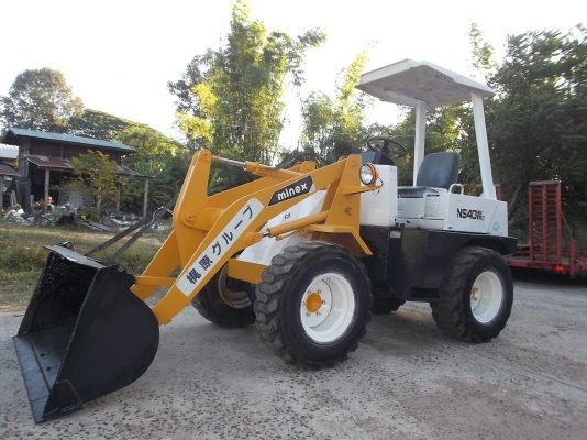 ขายรถตักล้อยาง YANMAR V3 NS 40 W2 สภาพพร้อมใช้สวยมากเดิมๆ เก็บสีใหม่ เครื่องดี 3 สูบ เกียร์ท๊อกสั่งง
