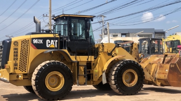 ขายรถตักล้อยาง CAT 962K ปี 2015 นำเข้าเองจากญี่ปุ่น สภาพสวยพร้อมใช้งาน มีVDOการทำงานครับ