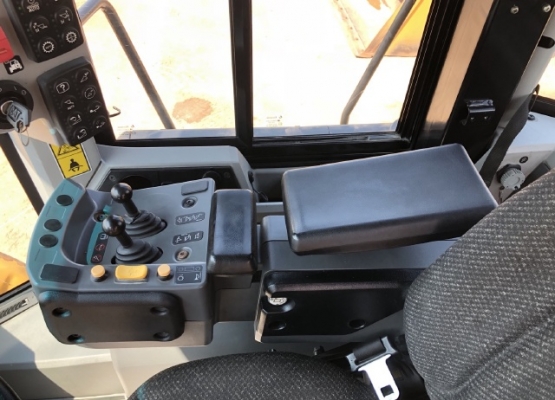 ขายรถตักล้อยาง CAT 962K ปี 2015 นำเข้าเองจากญี่ปุ่น สภาพสวยพร้อมใช้งาน มีVDOการทำงานครับ