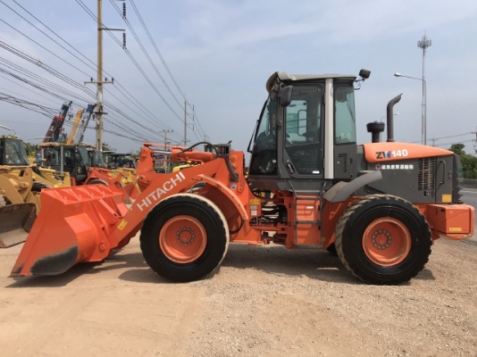 ขายรถตักล้อยาง HITACHI ZW140 (เท่าเทียบ WA200-6) ปี 2013 นำเข้าจากญี่ปุ่น สภาพสวยพร้อมใช้ มีVDOการทำงานครับ