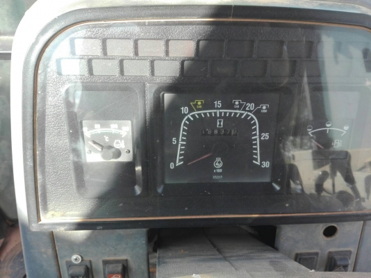 ขายรถไถ FORD NEWHOLLAND 7740  2 เพลาเอกสารเล่มทะเบียน