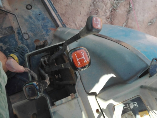 ขายรถไถ FORD NEWHOLLAND 7740  2 เพลาเอกสารเล่มทะเบียน