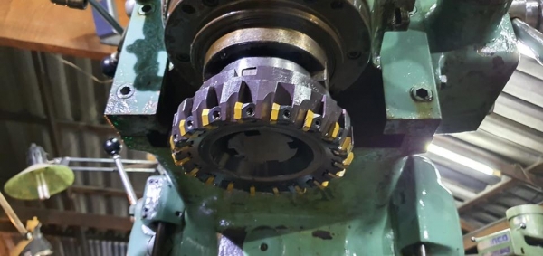 ขายครับขาย เครื่องกัด cincinati ระดับตำนานของโลก ซื้อเก่านอกมา 2แสนกว่า ยังไม่เคยใช้งานในไทย