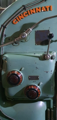 ขายครับขาย เครื่องกัด cincinati ระดับตำนานของโลก ซื้อเก่านอกมา 2แสนกว่า ยังไม่เคยใช้งานในไทย