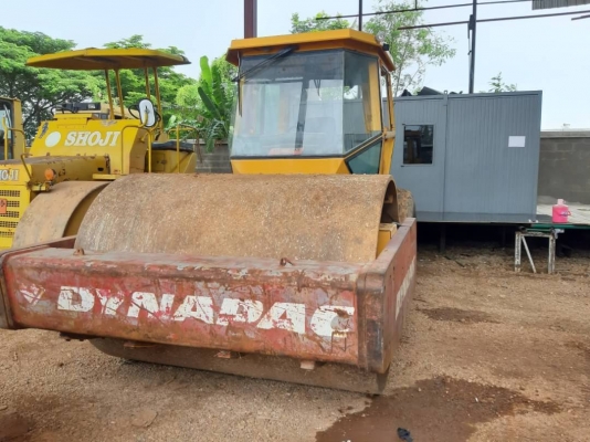 ขาย 1,000,000 รถบดสั่นสะเทือน 20 ตัน DYNAPAC CA 602D ล้อเหล็กเรียบหนา 2 เพลา หัวเก๋ง ยางดี เครื่องดี ปั้มสั่นแรง รถปี 1999 เล่มทะเบียน รถสวยพร้อมใช้เอกสารเล่มพร้อมโอน รถอยู่ กทม. 090-772-3710 090-772-3708