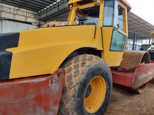 ขาย 1,000,000 รถบดสั่นสะเทือน 20 ตัน DYNAPAC CA 602D ล้อเหล็กเรียบหนา 2 เพลา หัวเก๋ง ยางดี เครื่องดี ปั้มสั่นแรง รถปี 1999 เล่มทะเบียน รถสวยพร้อมใช้เอกสารเล่มพร้อมโอน รถอยู่ กทม. 090-772-3710 090-772-3708