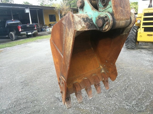 รถขุดรุ่นยอดนิยม KOBELCO SK135SR-2 YY-05 นำเข้าจากญี่ปุ่นโดยตรง โทร.090-986-2521 อ๊อบ