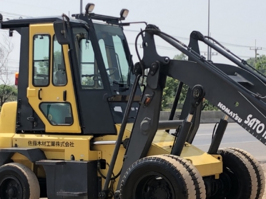 ขายรถตักล้อยาง KOMATSU SD30-6 ปี 2006 นำเข้าเองจากญี่ปุ่น สภาพสวยพร้อมใช้งาน มีVDOการทำงานครับ