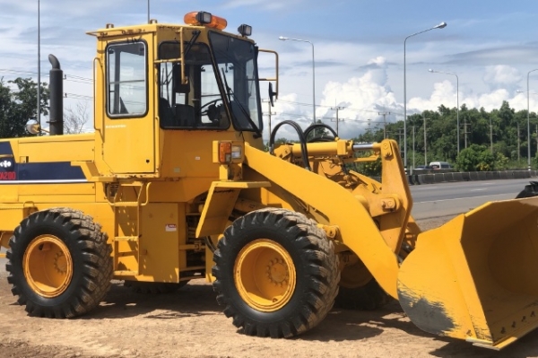 ขายรถตักล้อยาง KOMATSU WA200-1 นำเข้าเองจากญี่ปุ่น สภาพสวยพร้อมใช้ มีVDOการทำงานครับ