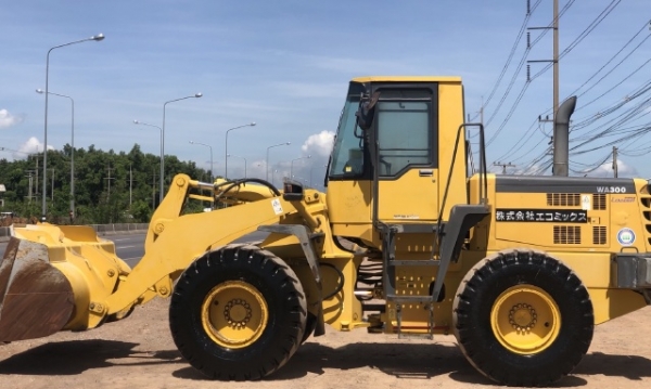 ขายรถตักล้อยาง KOMATSU WA300-3E นำเข้าเองจากญี่ปุ่น สภาพสวยพร้อมใช้ มีVDOการทำงานครับ