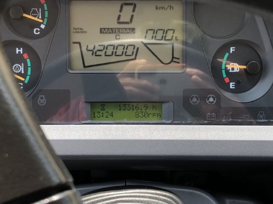 ขายรถตักล้อยาง KOMATSU WA320-6 นำเข้าเองจากญี่ปุ่น สภาพสวยพร้อมใช้งาน มีVDOการทำงานครับ ขายรถตักล้อยาง KOMATSU WA320-6 นำเข้าเองจากญี่ปุ่น สภาพสวยพร้อมใช้งาน มีVDOการทำงานครับ