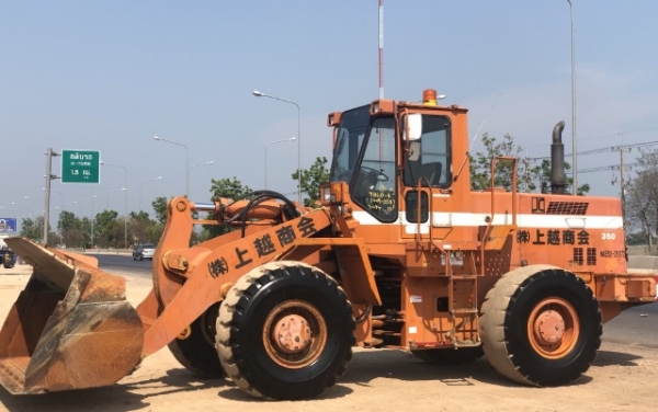 ขายรถตักล้อยาง KOMATSU WA350-1 นำเข้าเองจากญี่ปุ่น สภาพสวยพร้อมใช้ มีVDOการทำงานครับ