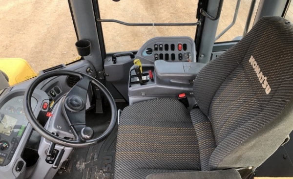 ขายรถตักล้อยาง KOMATSU WA380-6 ปี 2013 นำเข้าเองจากญี่ปุ่น สภาพสวยพร้อมใช้งาน มีVDOการทำงานครับ