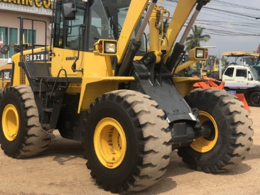 ขายรถตักล้อยาง KOMATSU WA380-6 ปี 2013 นำเข้าเองจากญี่ปุ่น สภาพสวยพร้อมใช้งาน มีVDOการทำงานครับ