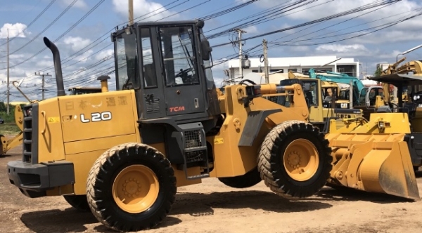 ขายรถตักล้อยาง TCM L20 (เทียบเท่า WA200) นำเข้าเองจากญี่ปุ่น สภาพสวยพร้อมใช้ มีVDOการทำงานครับ ขายรถตักล้อยาง TCM L20 (เทียบเท่า WA200) นำเข้าเองจากญี่ปุ่น สภาพสวยพร้อมใช้ มีVDOการทำงานครับ