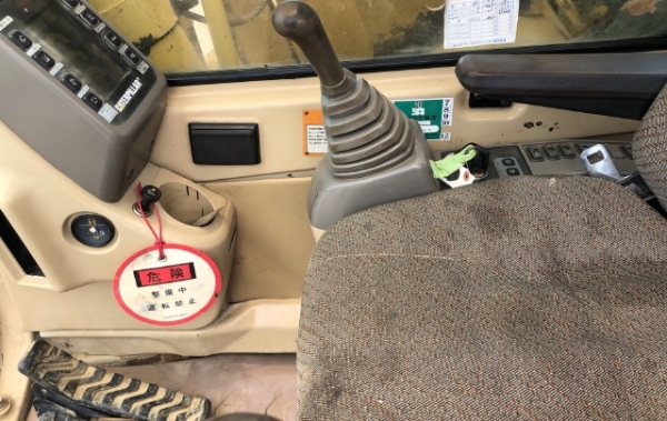 ขายรถขุด CAT 330B ลายหัวกระแทก นำเข้าเองจากญี่ปุ่น สภาพสวยพร้อมใช้ มีVDOการทำงานครับ ขายรถขุด CAT 330B ลายหัวกระแทก นำเข้าเองจากญี่ปุ่น สภาพสวยพร้อมใช้ มีVDOการทำงานครับ