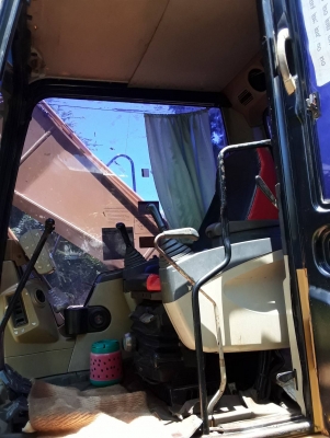 CAT320C ชม.ทำงาน2หมื่นนิดๆ ทุกอย่างดี มีแผลที่แขนนิดหน่อยเอกสารเล่มทะเบียนราคา 980,000 คอมนอก15,000