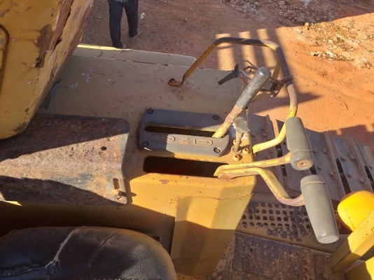 รถแทรคเตอรCatterpillar D5H เกียรธรรมดา เครื่องดี ช่วงล่างเต็ม เอกสารเล่มทะเบียน