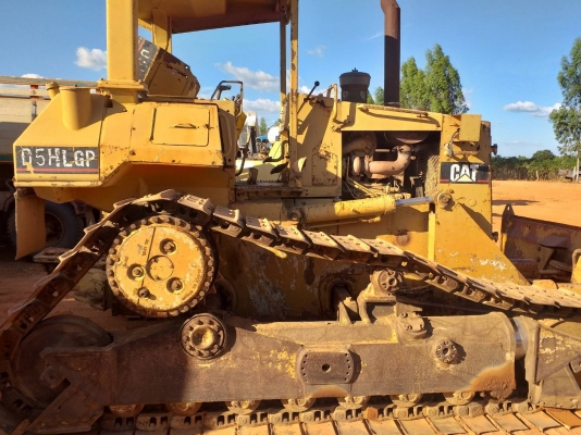 รถแทรคเตอรCatterpillar D5H เกียรธรรมดา เครื่องดี ช่วงล่างเต็ม เอกสารเล่มทะเบียน
