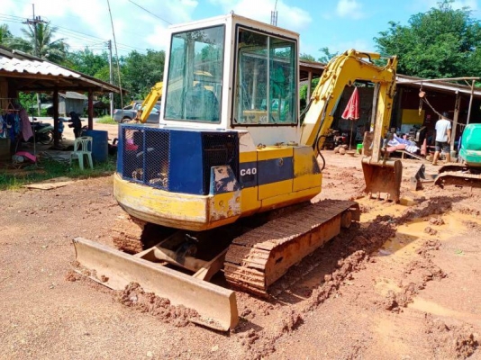 KOMATSU PC40-6 มีเก๋งด้วยราคา 220,000