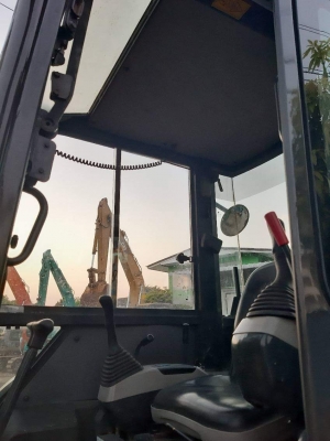 ขาย.KOMATSU PC30MR-2 เก่านอกแท้  เดิมๆๆมีลายแย๊ก..ใช้งานมาน้อย..โทร 089-3818694 จ๊อย