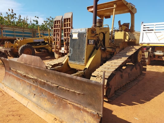 ขายรถแทรกเตอร์ cat d5 hเอกสารเล่มทะเบียน