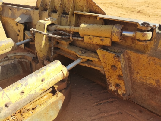 ขายรถแทรกเตอร์ cat d5 hเอกสารเล่มทะเบียน ขายรถแทรกเตอร์ cat d5 hเอกสารเล่มทะเบียน